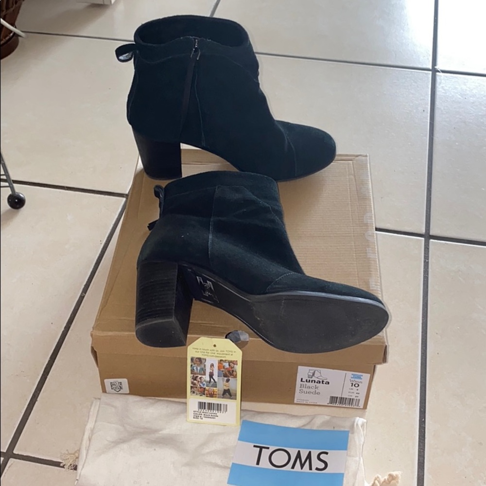 Toms Lunata Black Suede Boot